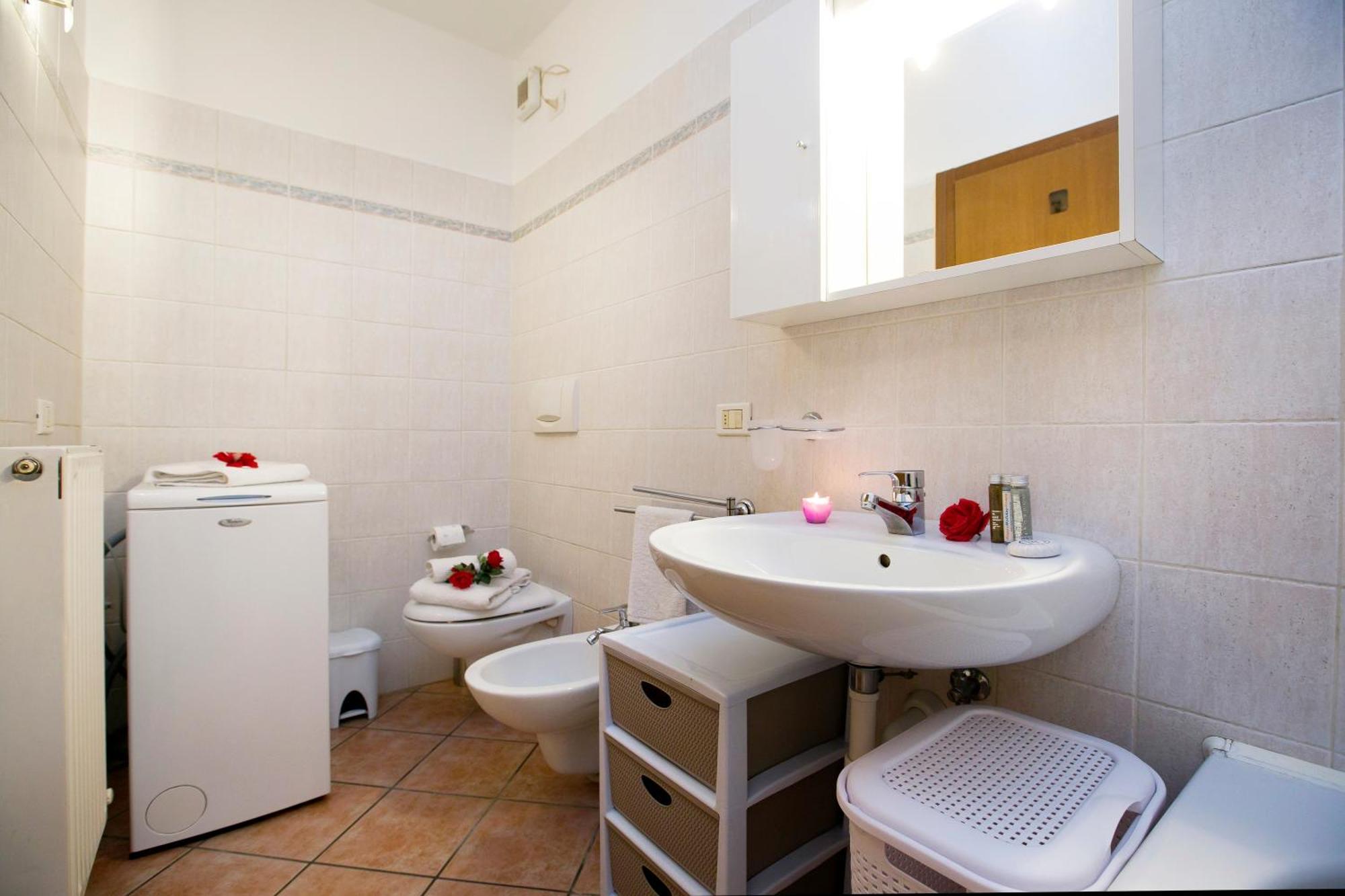 Appartamento Centro Storico Riva 2 - Happy Rentals Exterior photo